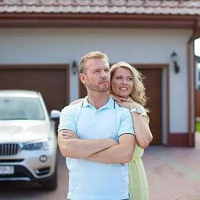 Гаражные ворота серии Prestige цвета «Золотой дуб» (тип панели - S-гофр) Гаражные ворота серии Prestige цвета «Золотой дуб» (тип панели - S-гофр)