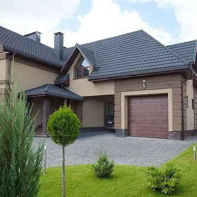 Гаражные ворота Prestige цвета «Темный дуб» (тип панели - филенка) Гаражные ворота Prestige цвета «Темный дуб» (тип панели - филенка)